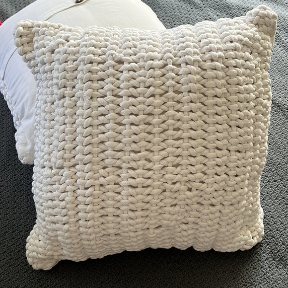 2 Coyuchi Organic Woven Rope Pillows with Kapok Inserts (Sold As A Pair) - Picture 4 of 8